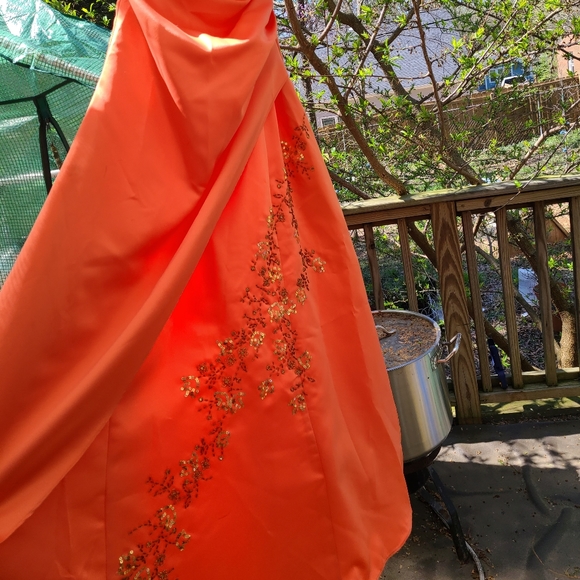 Beautiful orange peach formal prom dress floor length. - Picture 4 of 5